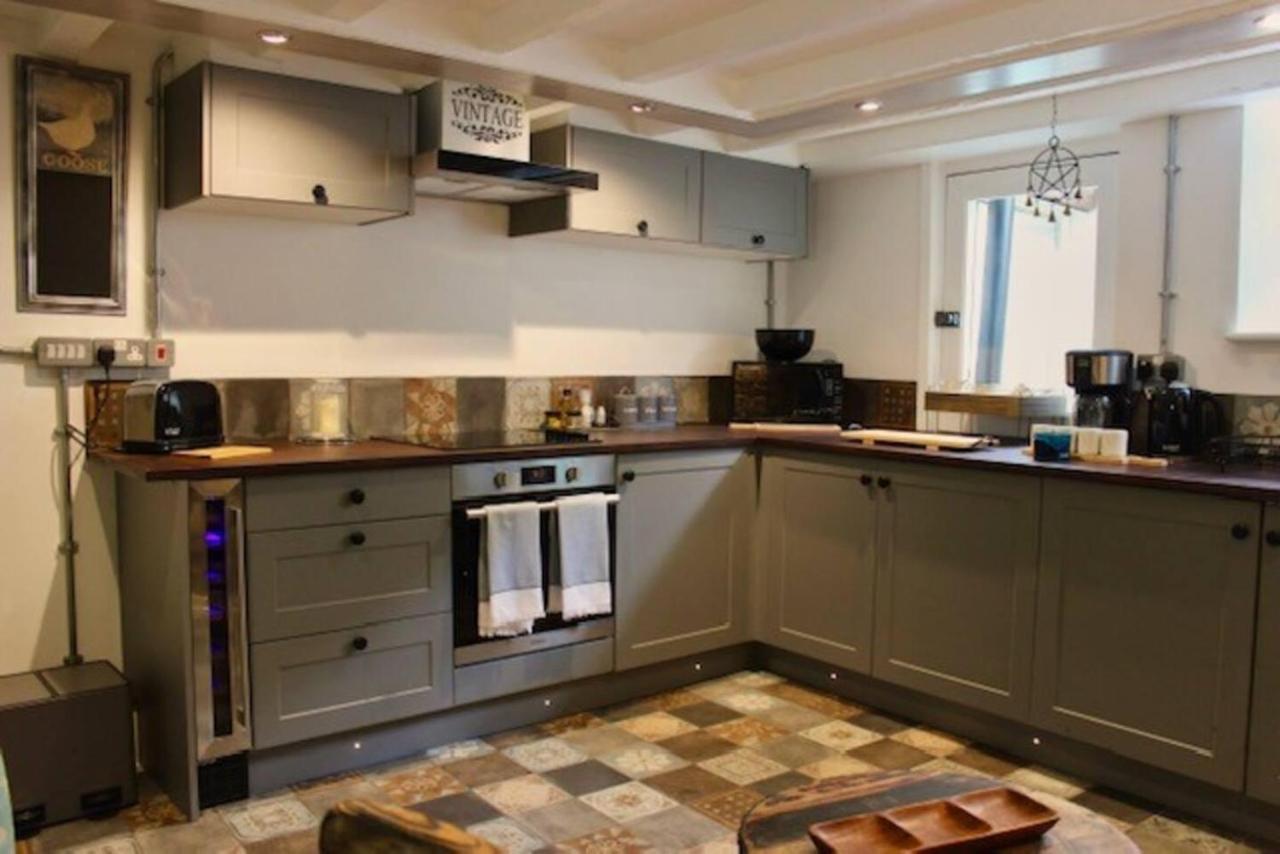 Boutique Fisherman'S Grade II Listed Cottage Scarborough Bagian luar foto